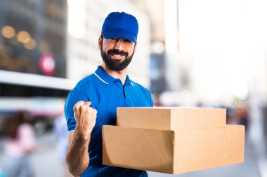 Sakallı yakışıklı delikanlı