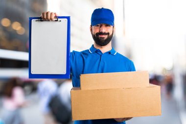 Teslimatçı ile ağıl