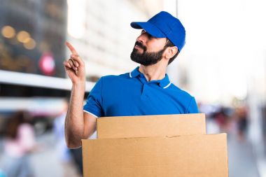 Sakallı yakışıklı delikanlı