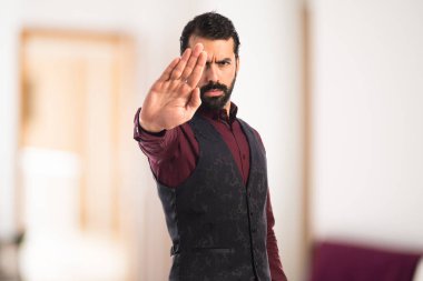 Giyen yelek dur işareti yapma dostum