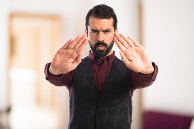 Giyen yelek dur işareti yapma dostum