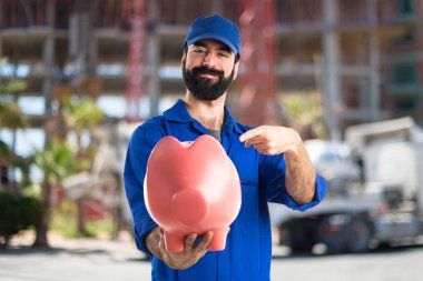 Bir servet tutan tesisatçı