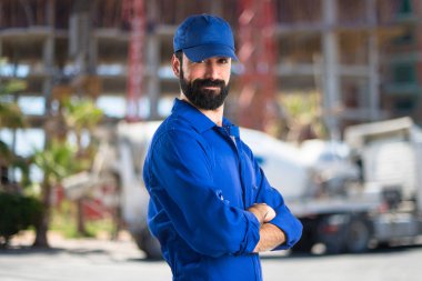 Kollarını çapraz ile tesisatçı