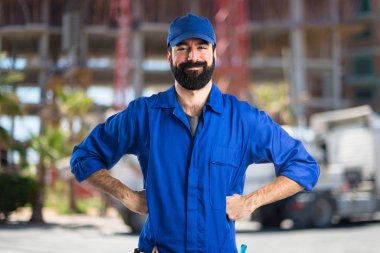 Sakallı yakışıklı delikanlı