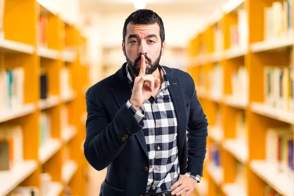 yakışıklı adam yapma sessizlik jest