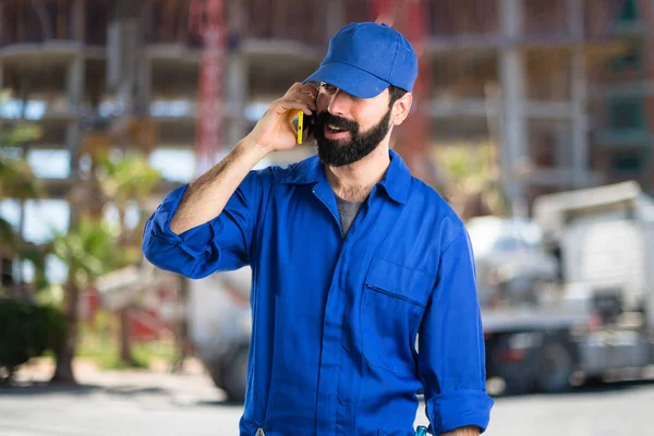 Tesisatçı için mobil konuşuyor