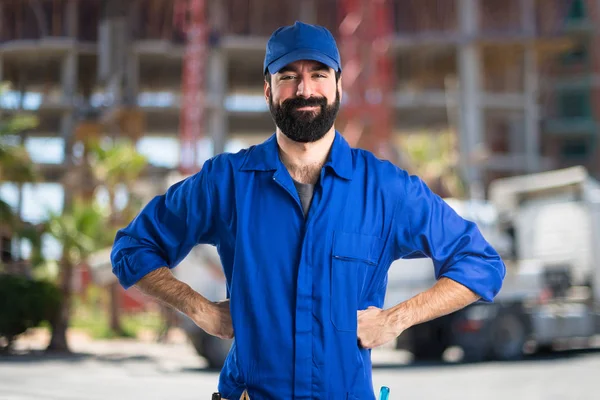 Sakallı yakışıklı delikanlı