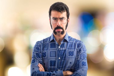 Sakallı yakışıklı delikanlı