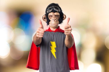 Süper kahraman maymun adam başparmak ile