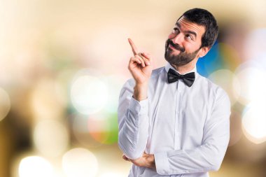 Sakallı yakışıklı delikanlı