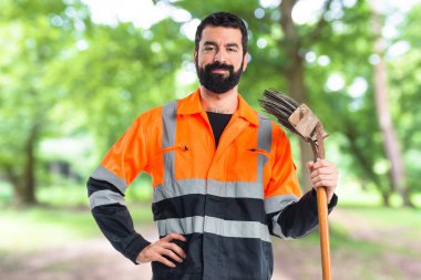 Sakallı yakışıklı delikanlı