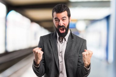 Sakallı yakışıklı delikanlı