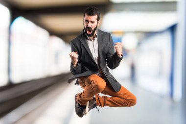 Sakallı yakışıklı delikanlı