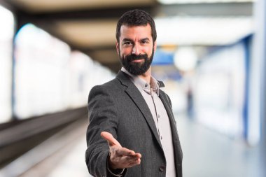 Bir anlaşma yapmadan adam