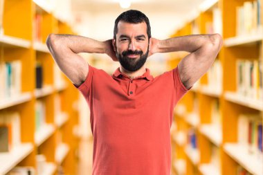 Adam kendisiyle gurur