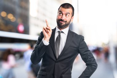 Sakallı yakışıklı delikanlı