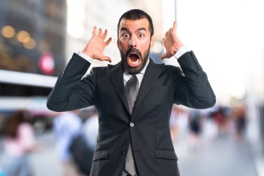 İşadamı sürpriz jest yapıyor