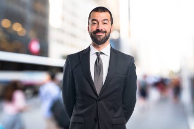 Sakallı yakışıklı delikanlı