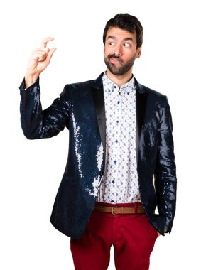 Adam küçük işareti yapmak ceket ile