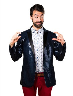 Adam küçük işareti yapmak ceket ile