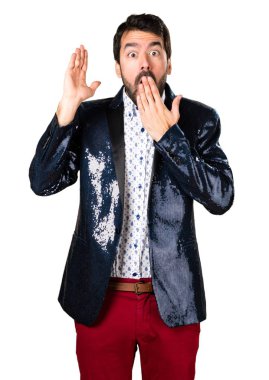 Sürpriz bir jest yapma ceket adamla