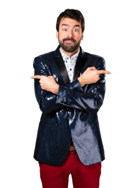 Ceket şüpheleri laterallerin işaret eden adamla