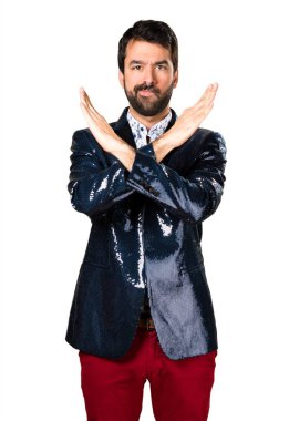 Adam hiç jest yapma ceket ile