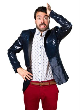 Ceket şüpheleri olan adam