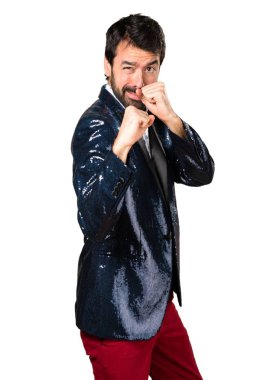 Adamla bir yumruk veren ceket