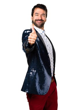 Yukarı ceketle adamla