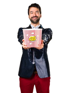 Popcorns yeme ceket adamla