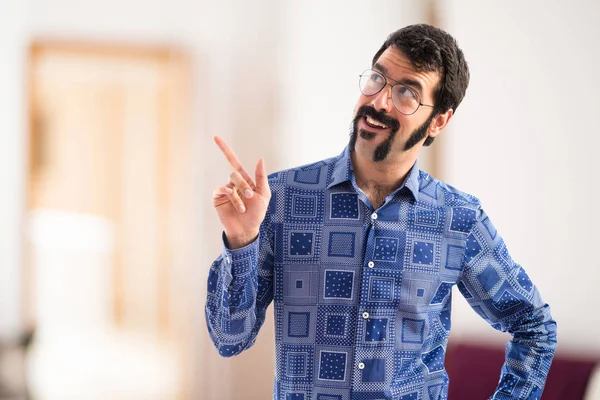 Vintage genç adam düşünme