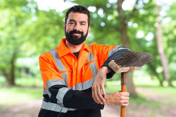 Sakallı yakışıklı delikanlı