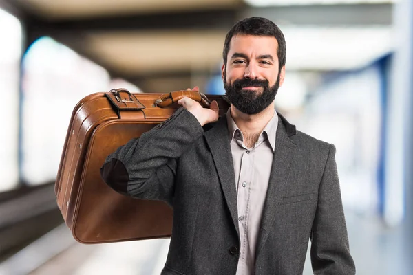 Mannen som håller i en portfölj — Stockfoto