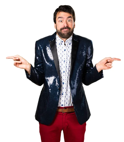 Ceket şüpheleri laterallerin işaret eden adamla