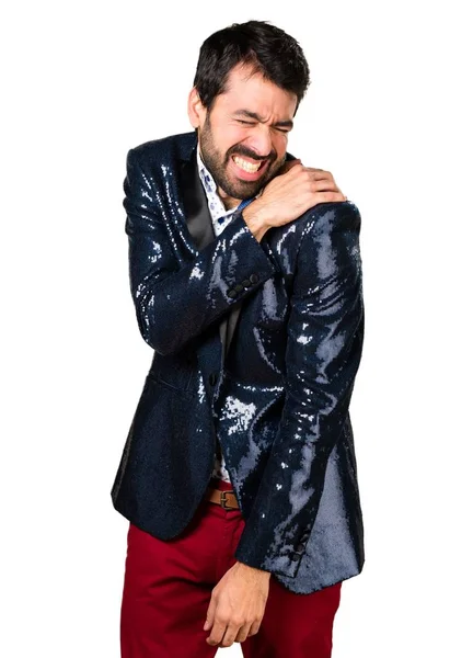 Omuz ağrısı ceketle adamla