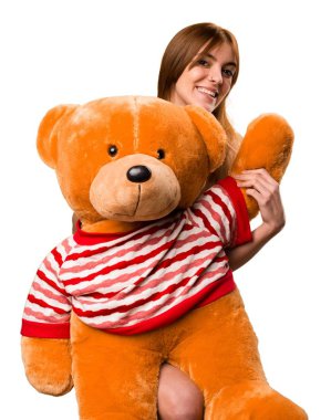 Pijama ile doldurulmuş hayvan oynamak güzel kız