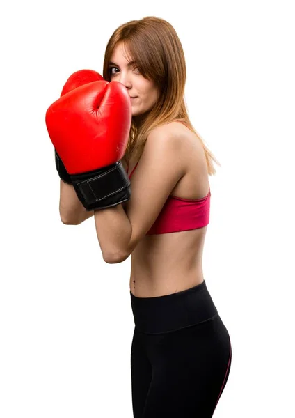 Giovane donna sportiva con guanti da boxe — Foto Stock