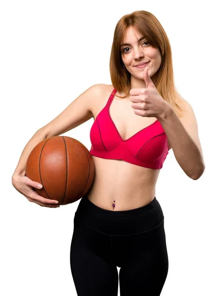 Jovem mulher do esporte com bola de basquete — Fotografia de Stock