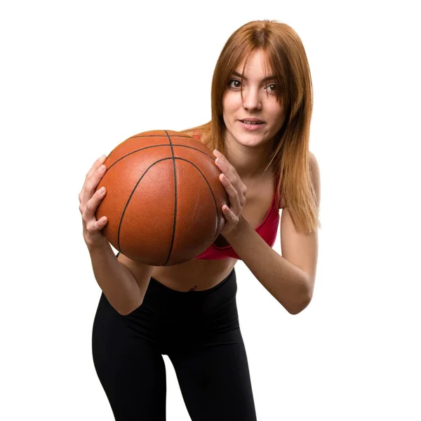 Jovem mulher do esporte com bola de basquete — Fotografia de Stock