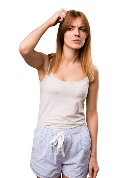 Krásná dívka v pyžamu pochybnosti — Stock fotografie