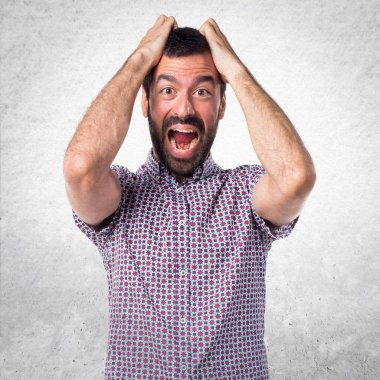 Yakışıklı adam izole beyaz zemin üzerine