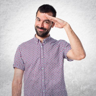 Yakışıklı adam izole beyaz zemin üzerine