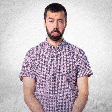 Yakışıklı adam izole beyaz zemin üzerine