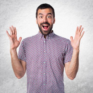 Yakışıklı adam izole beyaz zemin üzerine