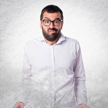 Cebindeki para arıyorum gözlüklü harap yakışıklı adam