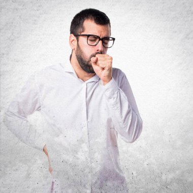 Gözlüklü öksürük çok yakışıklı adam