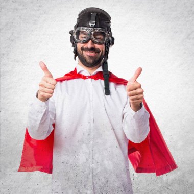 Başparmak ile deli süper kahraman adam