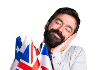 Birçok bayrak tutan ve uyku jest yapma sakallı yakışıklı adam