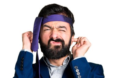 Çılgın ve sarhoş işadamı kulakları kapsayan